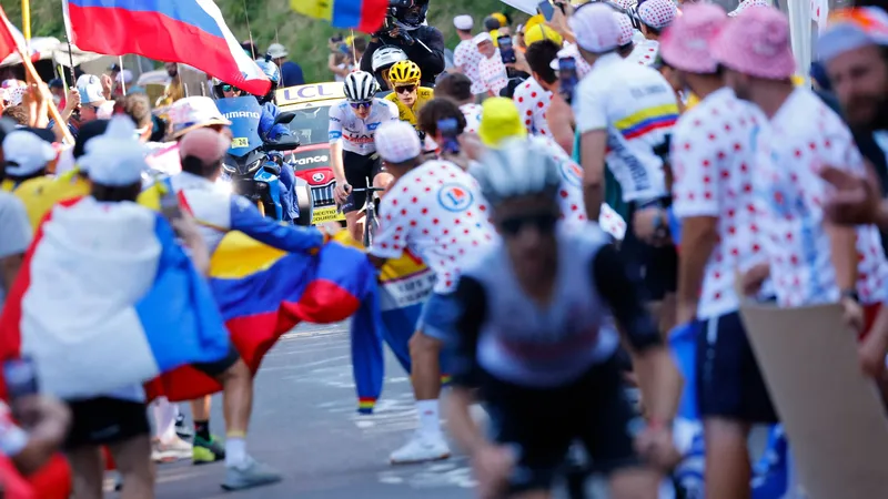 Khán giả Tour de France luôn rất cuồng nhiệt
