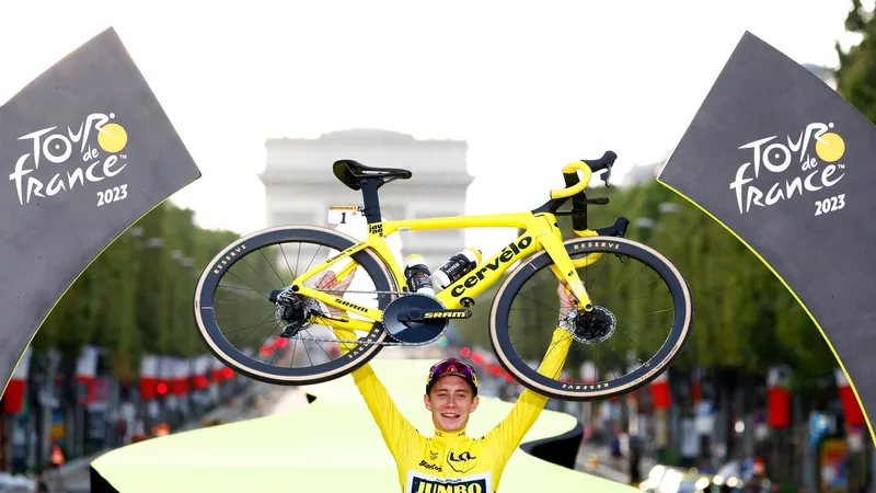 Jonas Vingegaard đăng quang Tour de France 2023