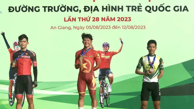 Phạm Lê Xuân Lộc giành cả 2 HCV trong 2 ngày thi đấu đầu tiên