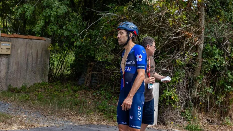 Nỗi buồn của Thibaut Pinot sau khi gặp nạn