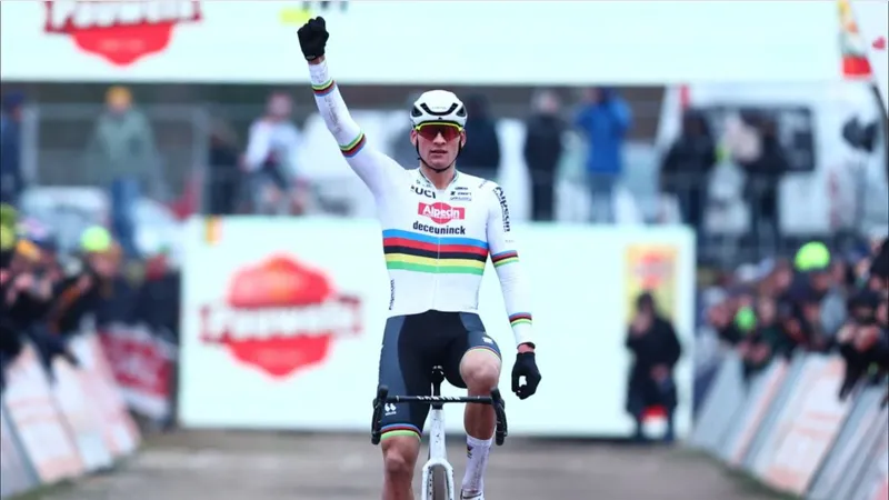 Mathieu van der Poel thắng 10 giải liên tiếp khi dự giải xe đạp việt dã