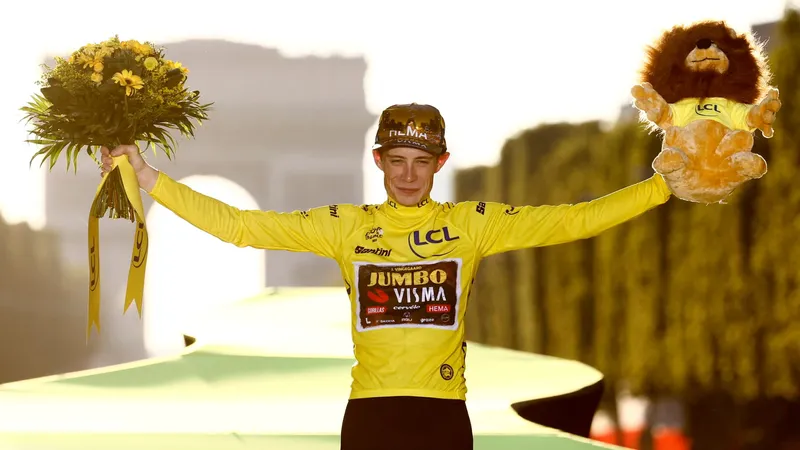 Jonas Vingegaard đã hai lần liên tiếp vô địch Tour de France