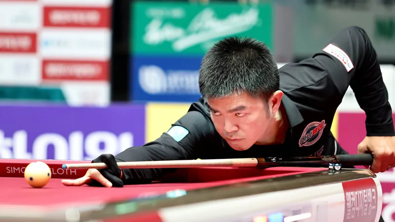 Nguyễn Quốc Nguyện trở thành người hùng trong chiến thắng của đội nhà. Ảnh: Kim Young Hun