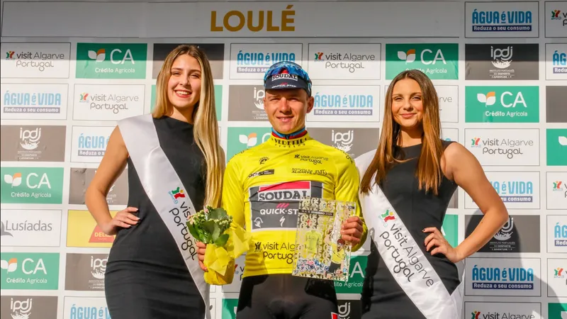 Remco Evenepoel mặc áo vàng chung cuộc 
