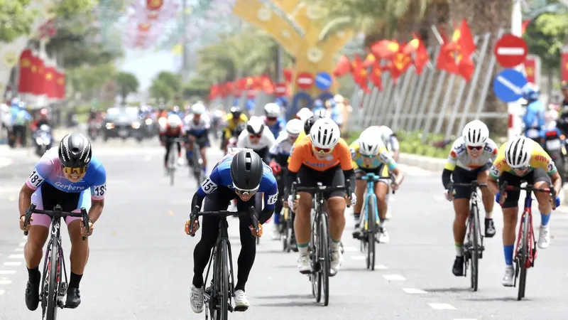 Pha tung nước rút về đích