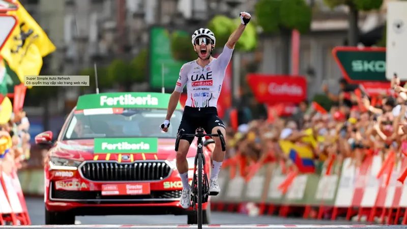 Adam Yates một mình lao về đích