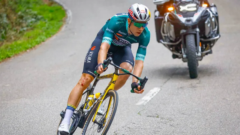Wout van Aert đang đổ đèo