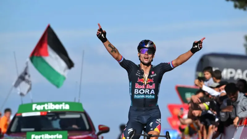 Primoz Roglic một mình lao về đích