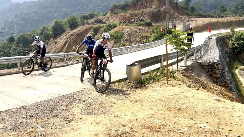 Bùi Văn Nhất đang dẫn đầu vòng chạy chung kết