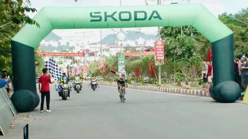 Lâm Thị Kim Ngân một mình lao về đích