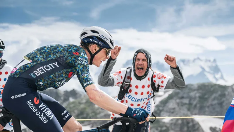 Jonas Vingegaard không hài lòng với lời chỉ trích của Bernard Hinault