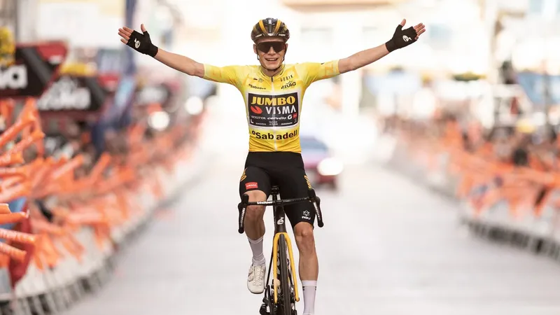 Jonas Vingegaard từng hai lần mặc áo vàng Tour de France