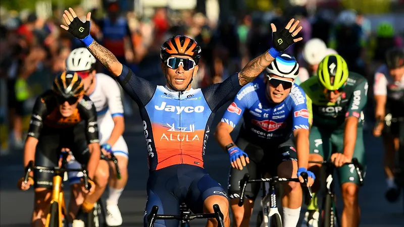 Caleb Ewan là chân rút hàng đầu của đội Jayco AlUla