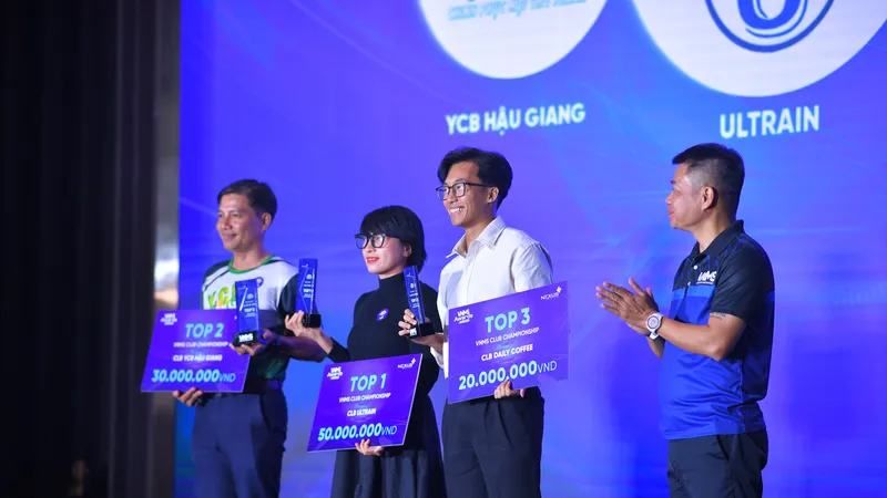 Các VĐV nhận giải thưởng
