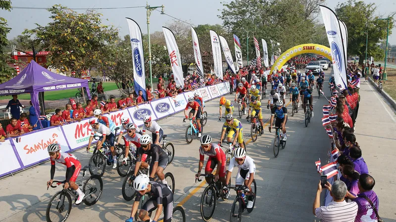 Các tay đua xuất phát
