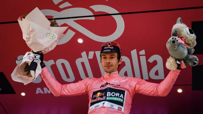Primoz Roglic vươn lên giành áo hồng tổng sắp
