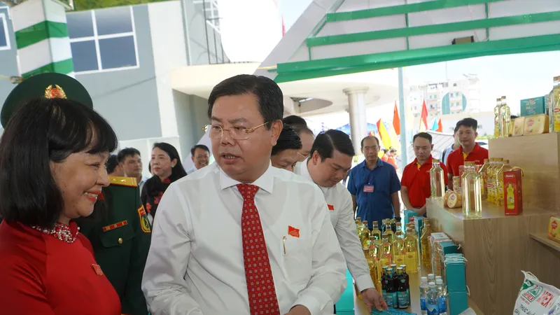 Triển lãm trưng bày thành tựu, định hướng và khát vọng phát triển của tỉnh An Giang