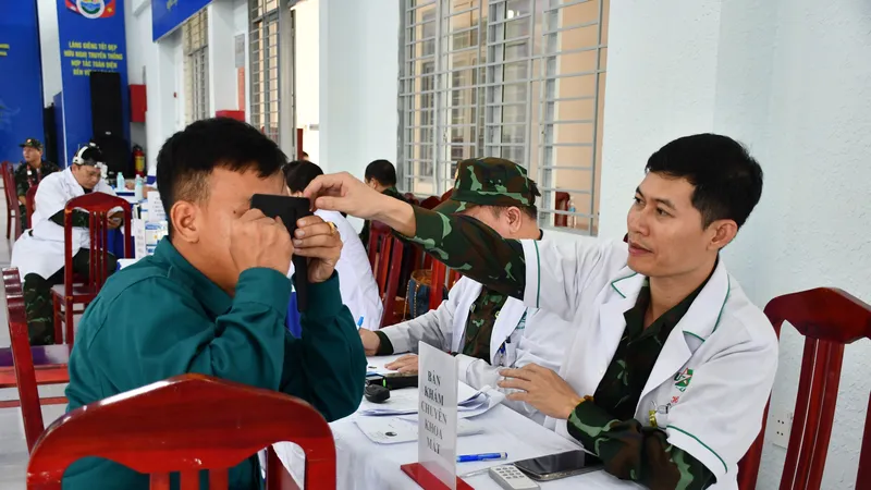 Khám bệnh cho người dân khu vực biên giới tại xã Long Thuận, tỉnh Tây Ninh