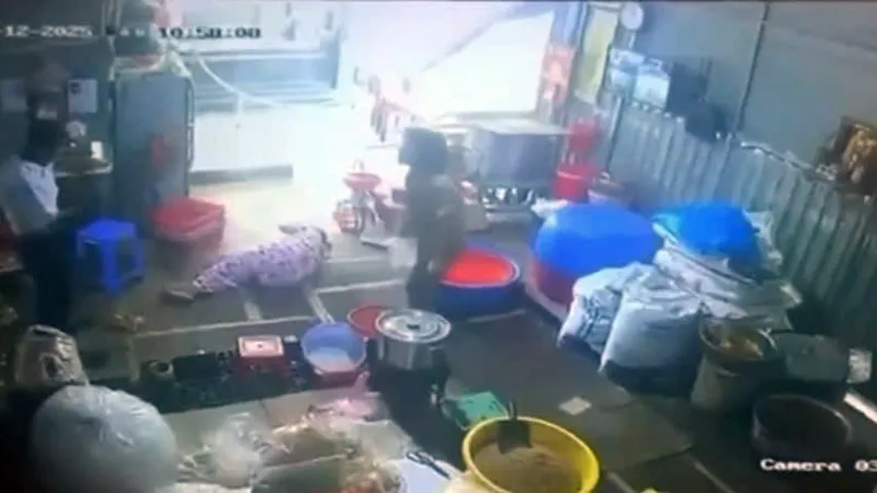 Người đàn ông dùng dao chém "vợ hờ" rồi tự sát 