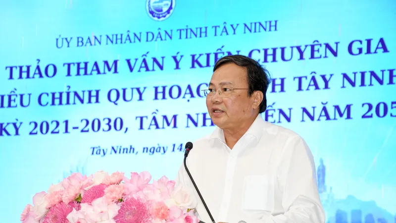 Chủ tịch UBND tỉnh Tây Ninh Lê Văn Hẳn phát biểu tại hội thảo, chiều 14-1