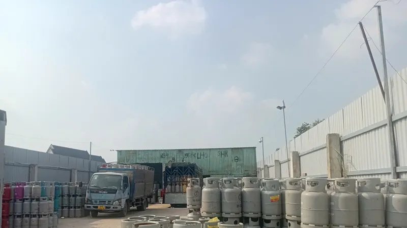 Công an thu giữ lượng lớn tang vật liên quan