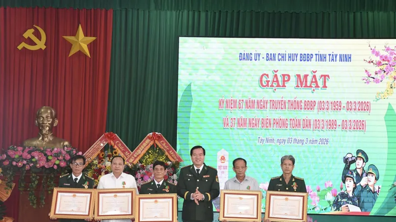 Tây Ninh: Trao 13 Huân chương Bảo vệ Tổ quốc cho nguyên thủ trưởng bộ đội biên phòng 