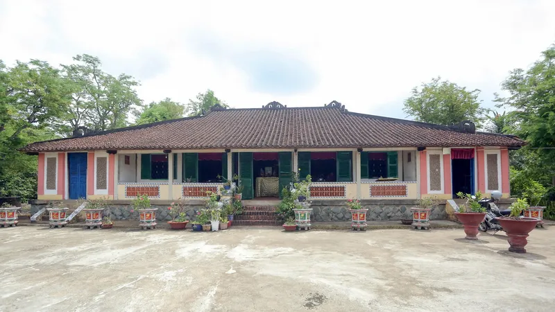 Nhà Trăm cột với nét kiến trúc giao thoa văn hóa Nam bộ và nhà rường Huế