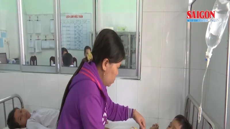 Hậu Giang: Xét nghiệm mẫu sữa khiến hàng chục học sinh tiểu học nhập viện
