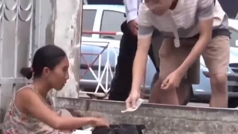 Dùng con ruột 3 tuổi đi xin tiền để mua ma tuý