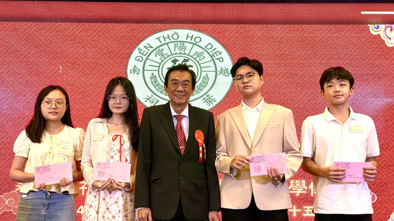 叶氏宗祠举行春祭叙福暨奖励优秀生