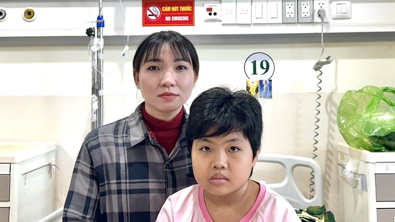 阮金日凤盼社会帮助女儿治病。