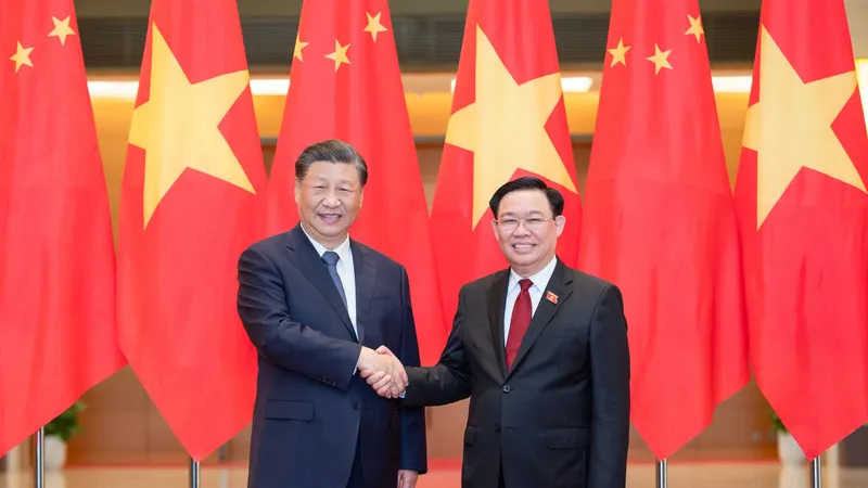 Chủ tịch Quốc hội Vương Đình Huệ hội kiến Tổng Bí thư, Chủ tịch nước Trung Quốc Tập Cận Bình