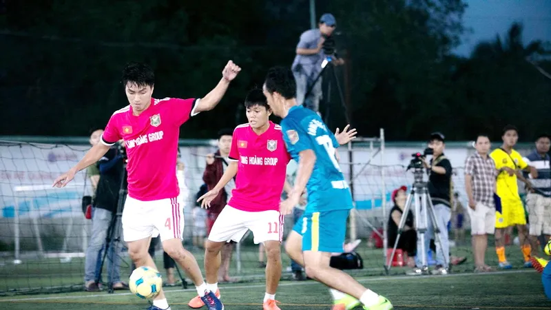 Giải được ví như “giải futsal VĐQG thủ nhỏ” khi có rất nhiều cầu thủ chuyên nghiệp và dân phủi cùng tề tựu. Ảnh: ANH TRẦN