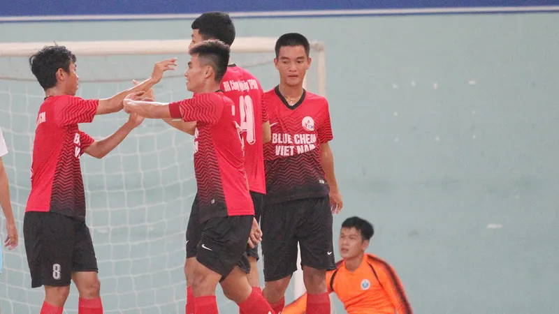 Niềm vui của đội ĐH Công Nghiệp. Ảnh: ANH TRẦN