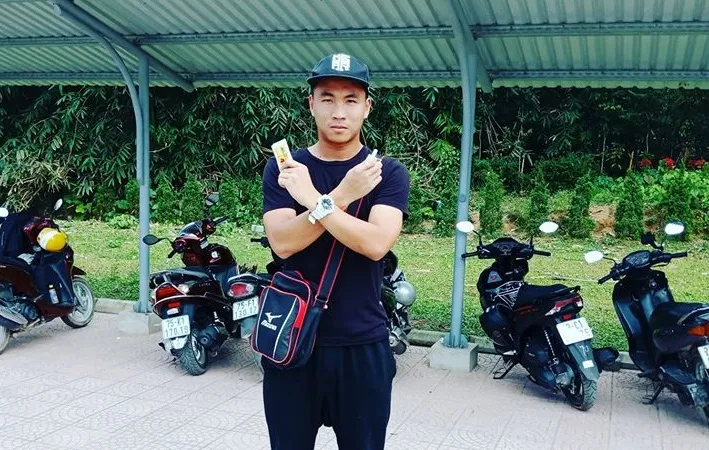 Trần Thành khoe hình giữ xe máy