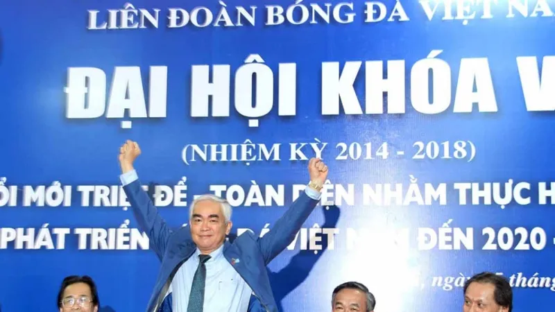 Việc tìm chủ nhân để ngồi vào chiếc ghế mà ông Lê Hùng Dũng để lại ngày càng quyết liệt. Ảnh: VFF