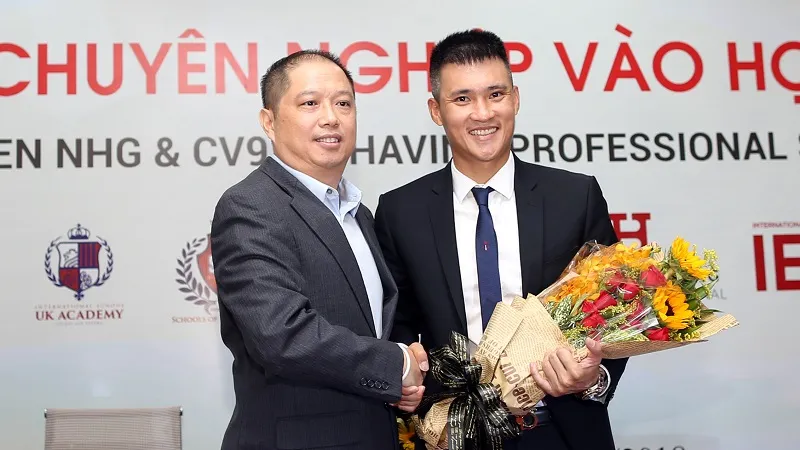 Công Vinh với vai trò mới là Chủ tịch quản lý bộ môn bóng đá. Ảnh: DŨNG PHƯƠNG