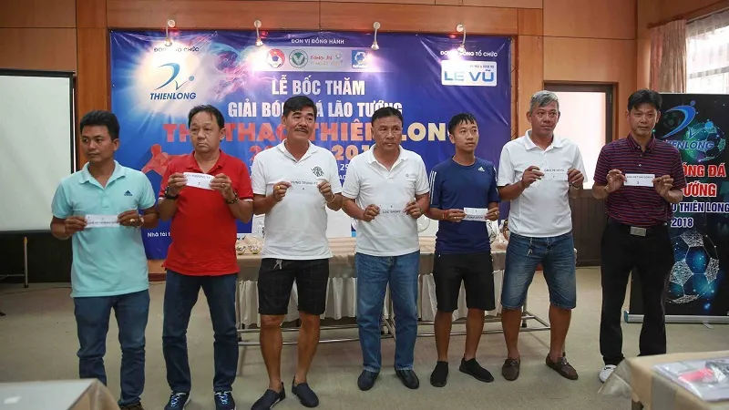 Đại diện các đội tại buổi bốc thăm. Ảnh: DŨNG PHƯƠNG