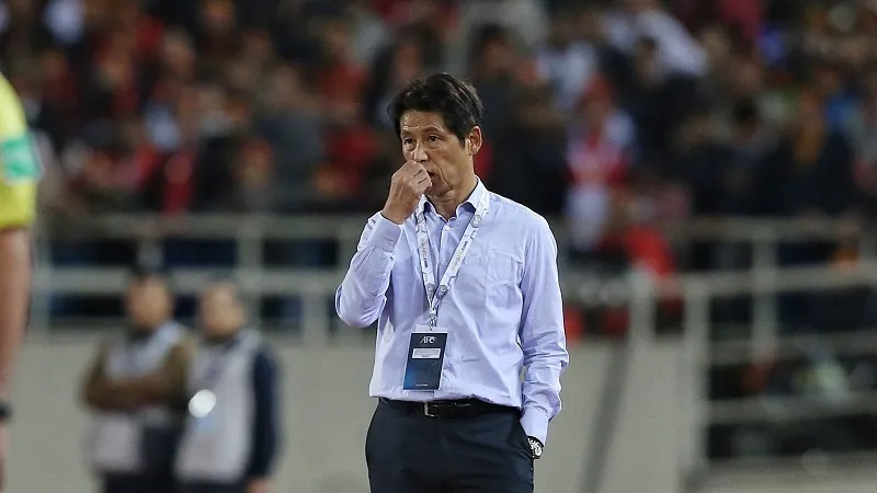HLV Akira Nishino lo lắng cho hành trình còn lại của Thái Lan. Ảnh: Minh Hoàng