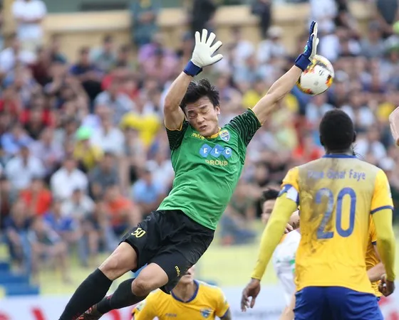 Thủ môn Bùi Tiến Dũng sẽ gia nhập CLB TPHCM. Ảnh: Minh Hoàng