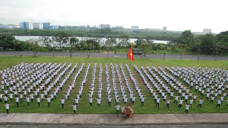 Sinh viên, học viên các trường Đại học, Học viện trong giờ học tập tại Trung tâm Giáo dục Quốc phòng an ninh