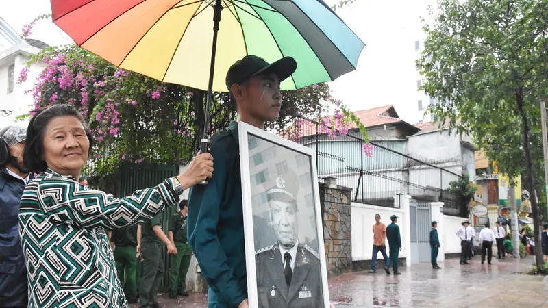 Trời Thành phố rơi lệ đón bác Sáu Nam về với đất mẹ