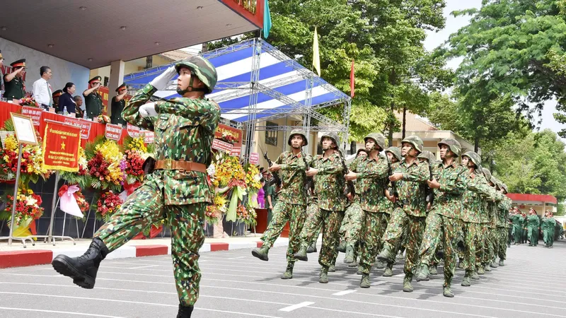 Trung đoàn Gia Định đón nhận Huân chương bảo vệ Tổ quốc Hạng III