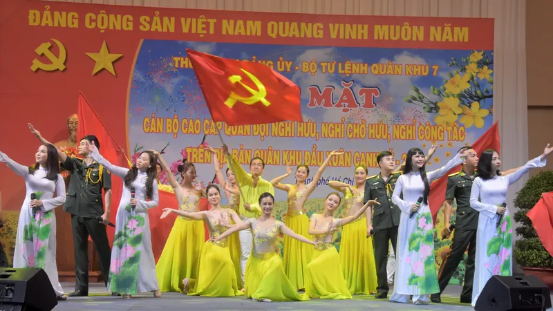 Gặp mặt cựu cán bộ cao cấp Quân đội nghỉ hưu trên địa bàn Quân khu 7 