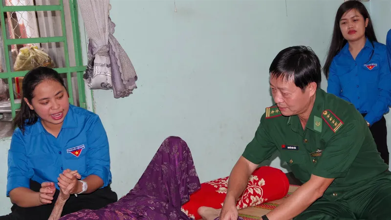 Gần 500 triệu đồng tri ân gia đình chính sách và hỗ trợ người nghèo