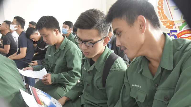 Ra quân, có sẵn việc làm