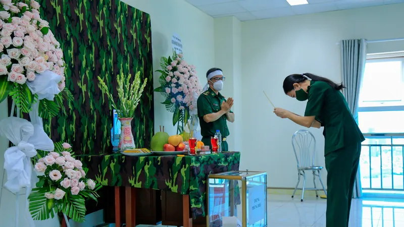 Cha mất, cán bộ biên phòng lập bàn thờ bái vọng