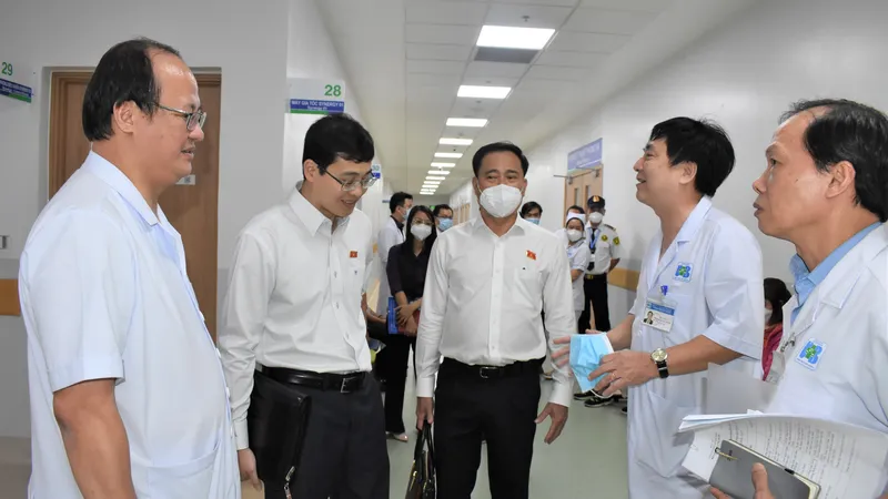 Âm trên 90 tỷ đồng, bệnh viện hết quỹ lương thưởng