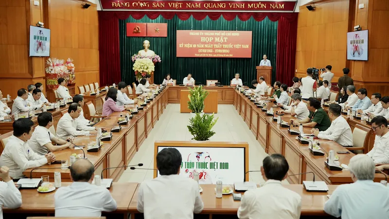 Toàn cảnh buổi họp mặt. Ảnh: HOÀNG HÙNG