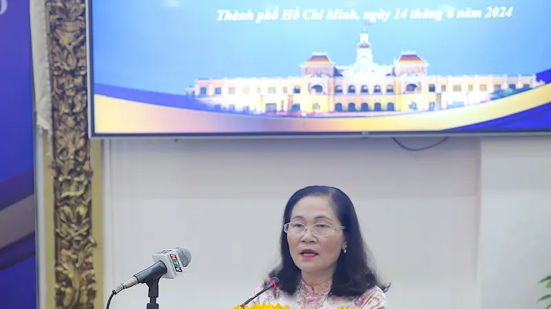 Đồng chí Nguyễn Thị Lệ, Phó Bí thư Thành ủy, Chủ tịch HĐND TPHCM phát biểu khai mạc phiên giải trình